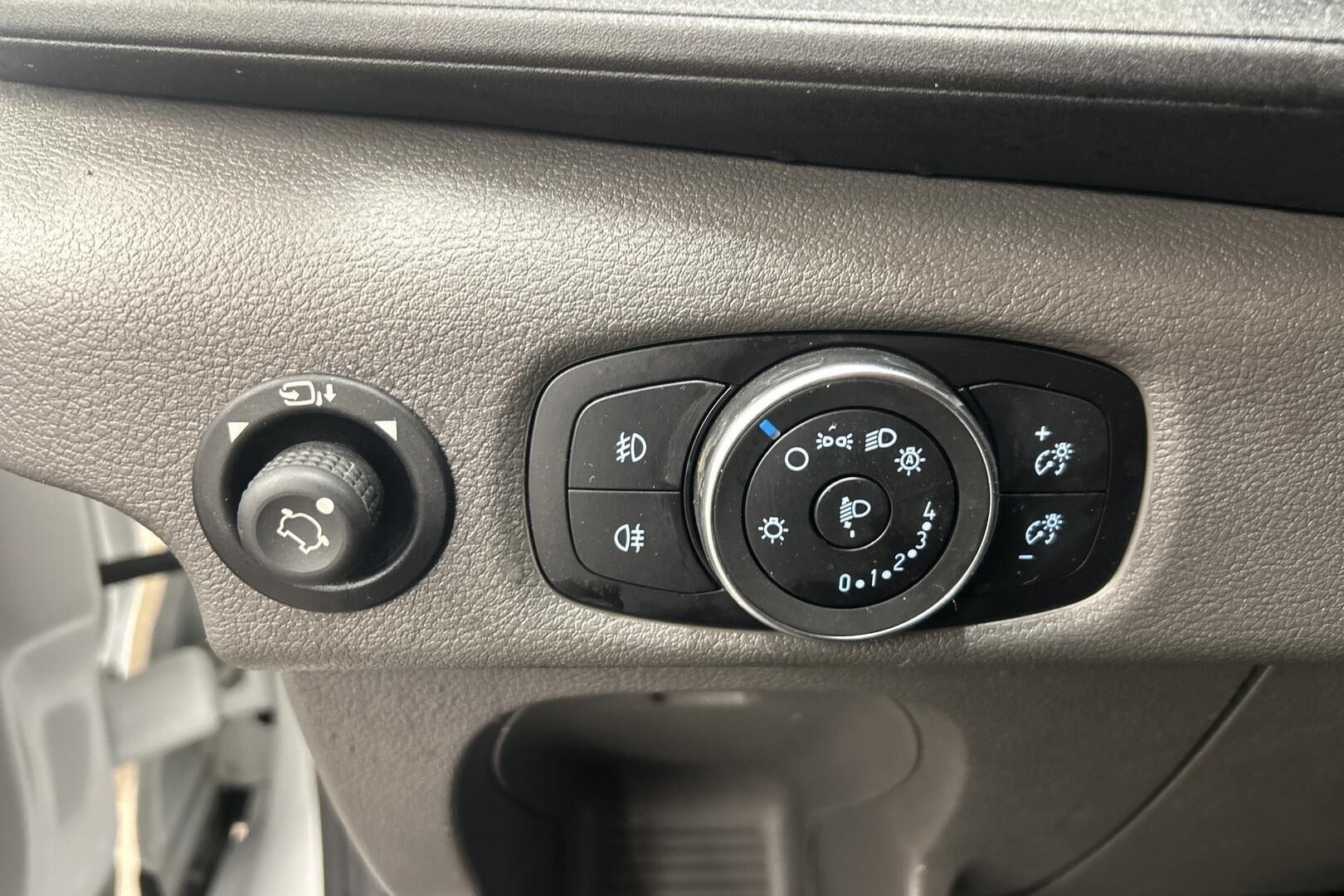 Ford Transit iso kuva 22