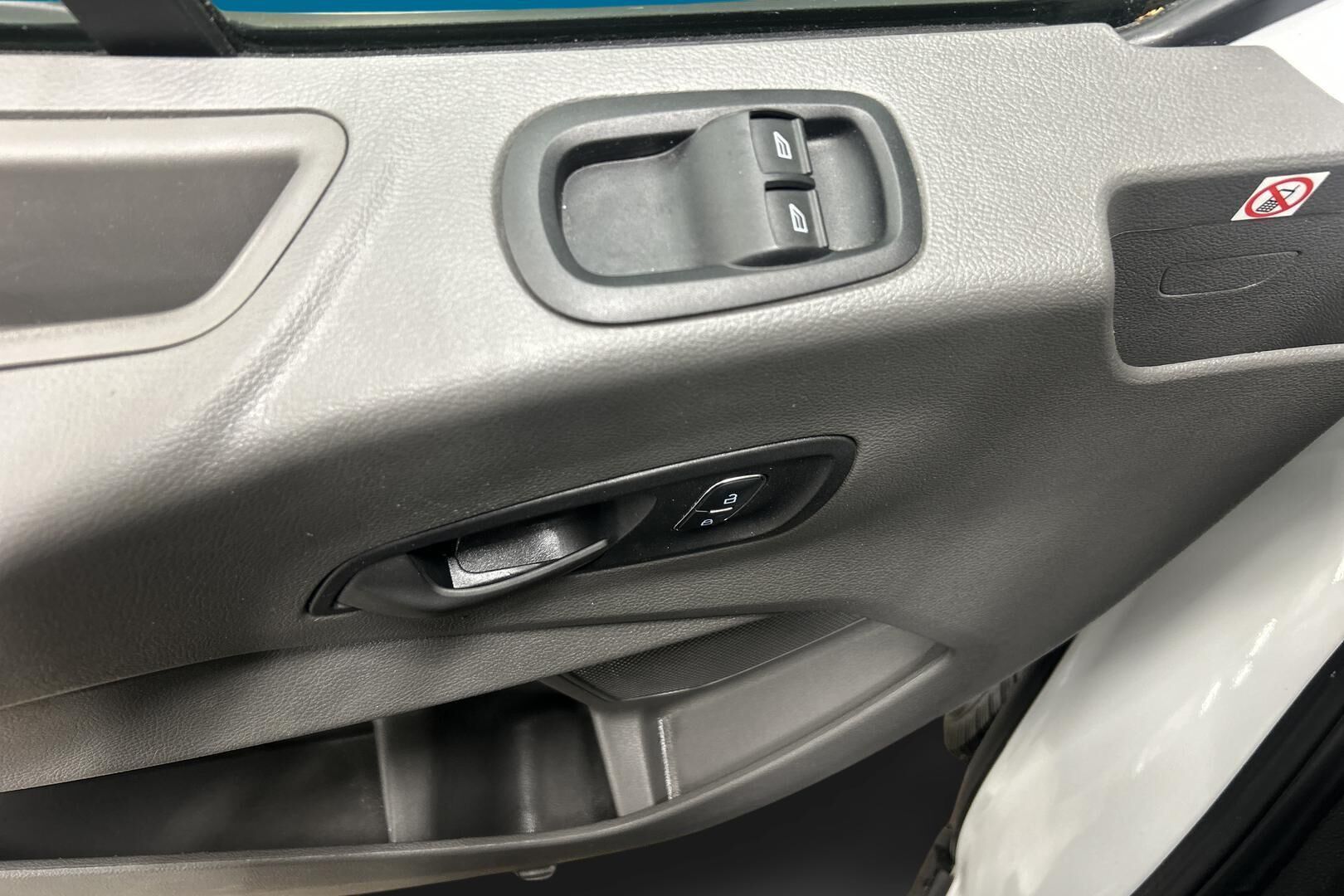 Ford Transit iso kuva 23