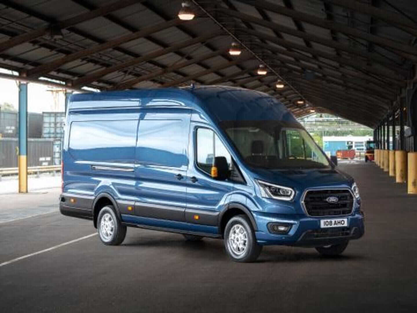 Ford Transit iso kuva 2