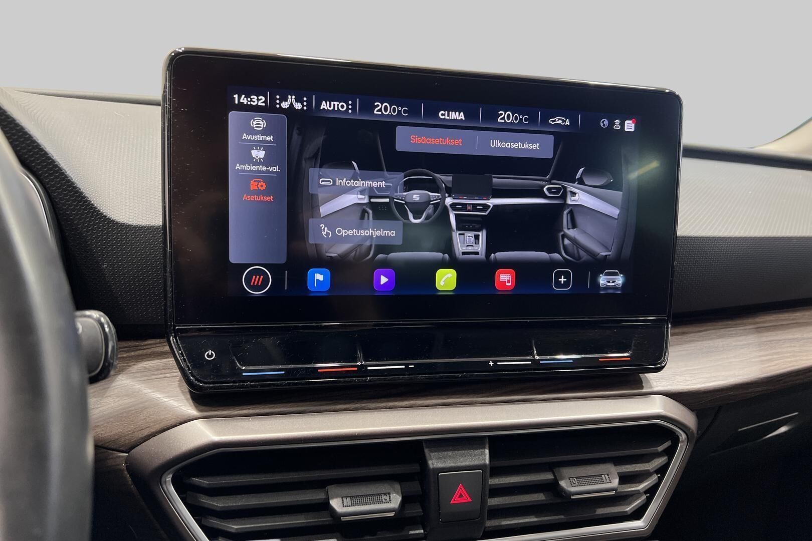 Seat Leon Sportstourer iso kuva 11