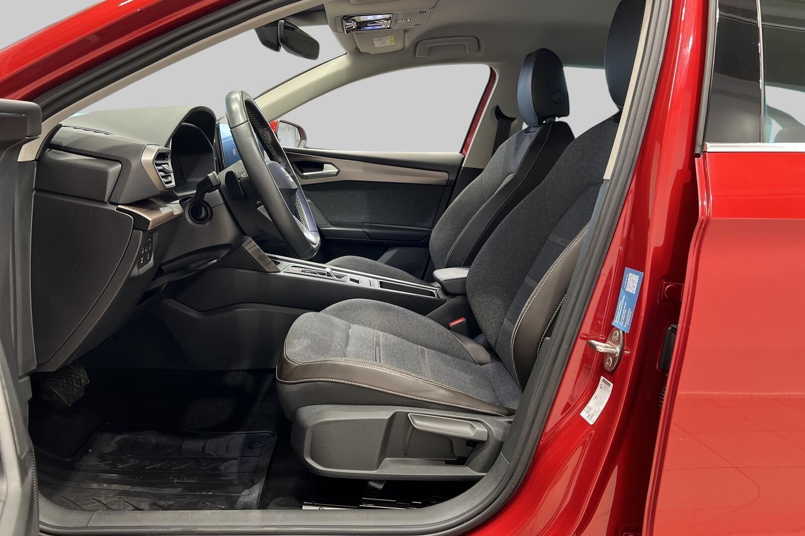 Seat Leon Sportstourer iso kuva 4