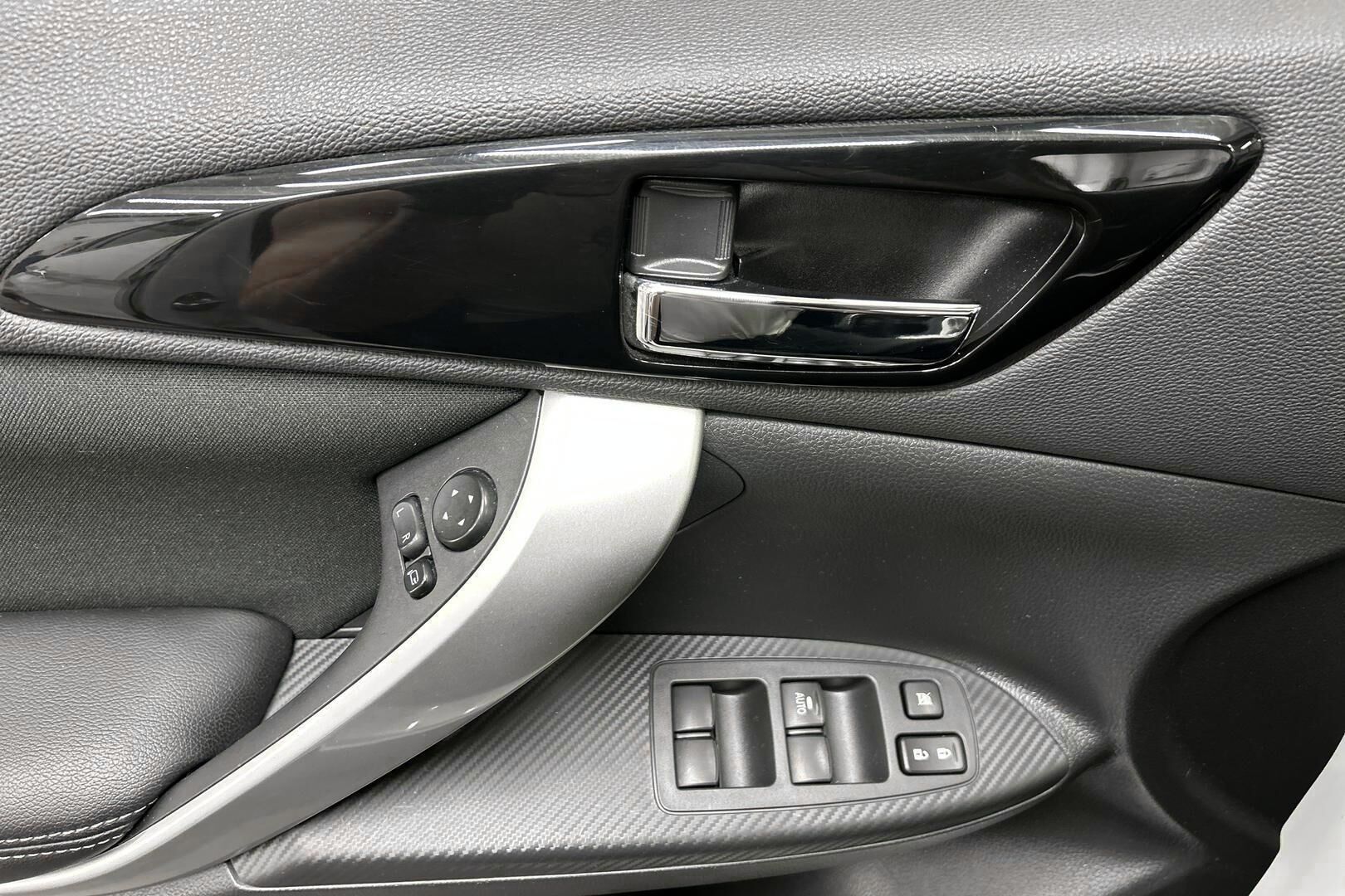 Mitsubishi Eclipse Cross iso kuva 23