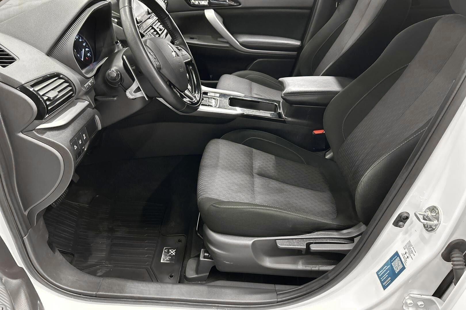 Mitsubishi Eclipse Cross iso kuva 19
