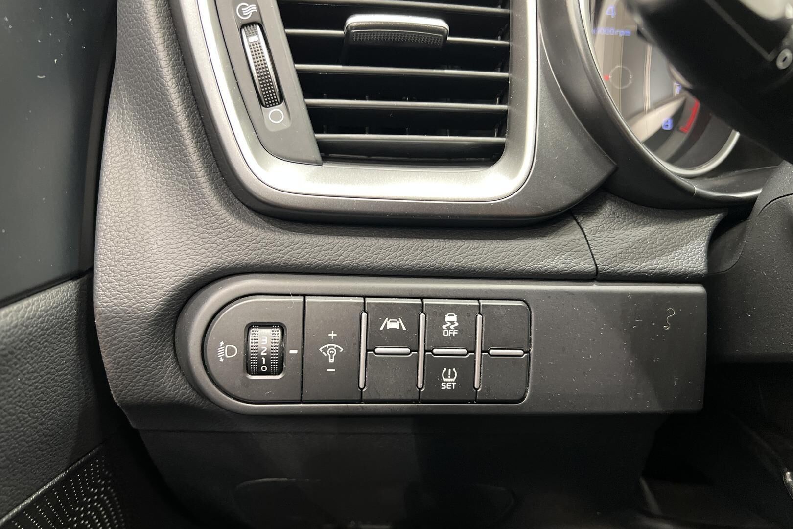 Kia Ceed iso kuva 20