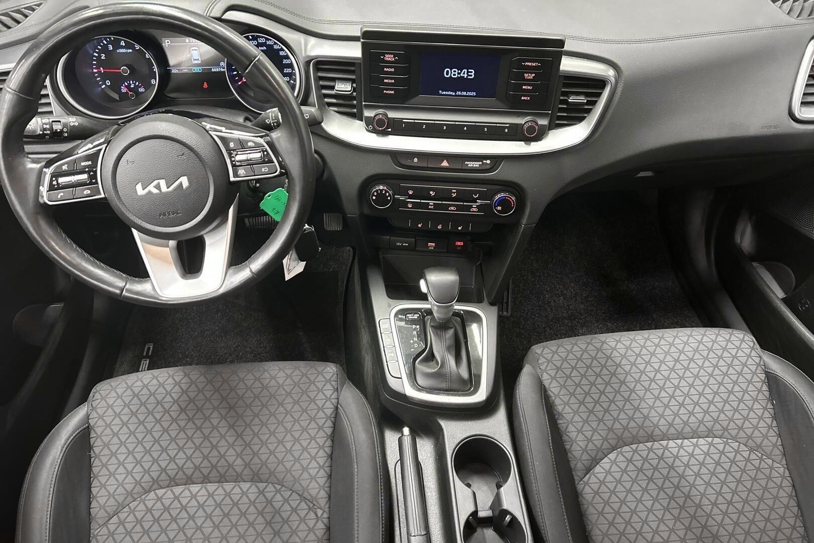 Kia Ceed iso kuva 11