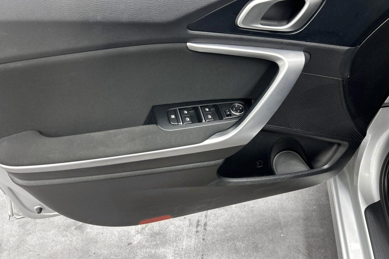 Kia Ceed iso kuva 14