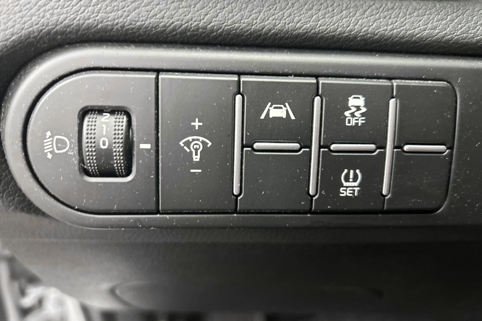 Kia Ceed iso kuva 15