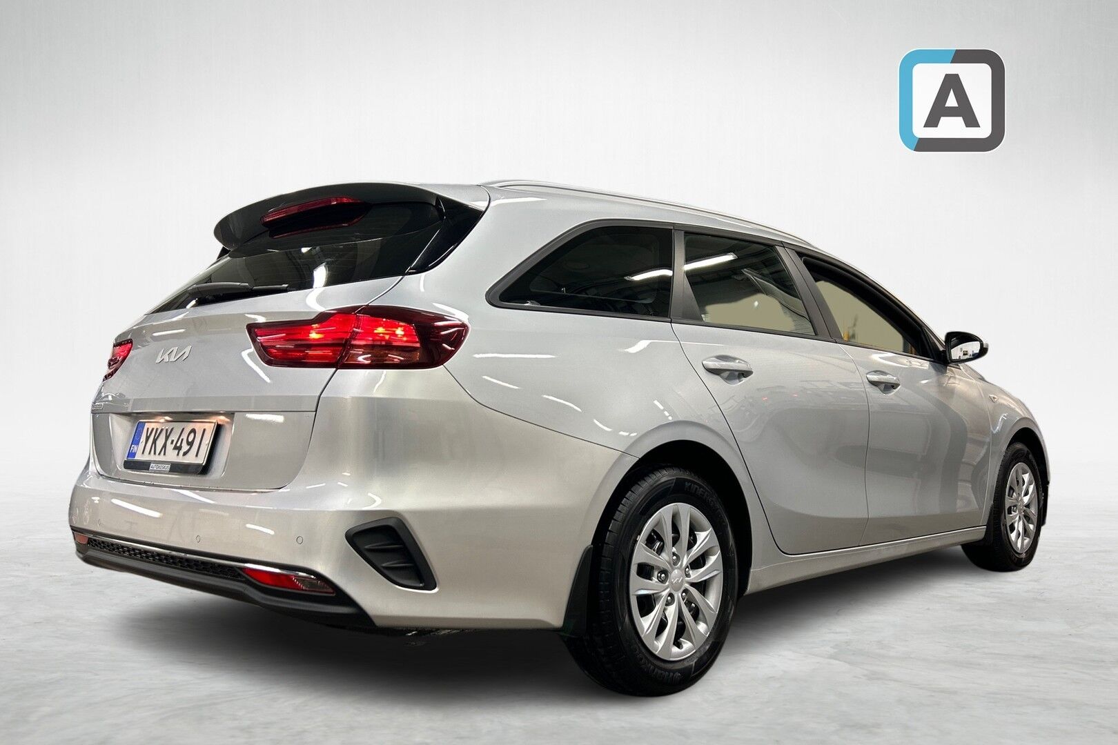 Kia Ceed iso kuva 2