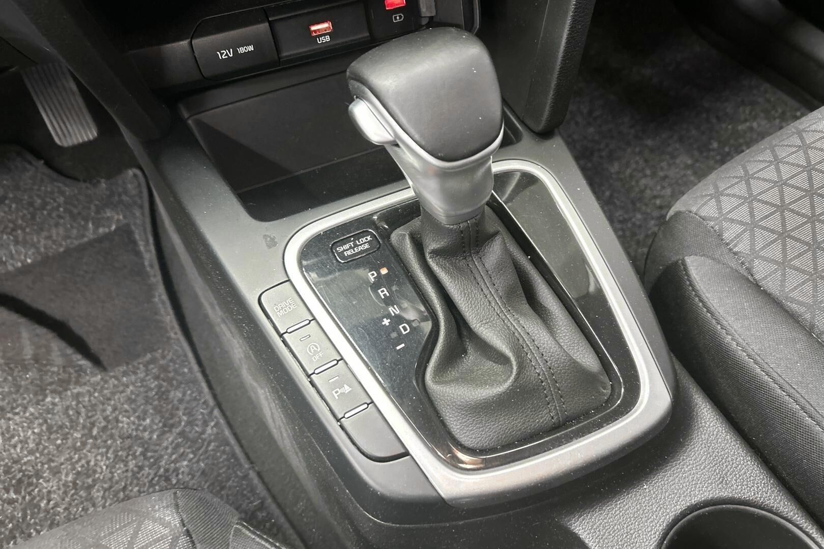 Kia Ceed iso kuva 22