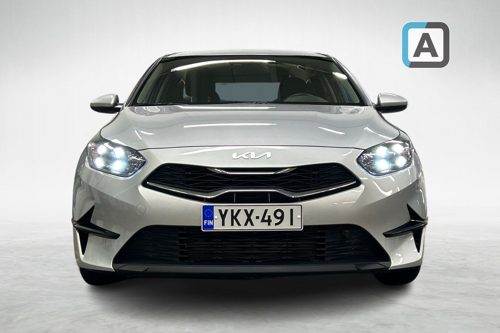 Kia Ceed iso kuva 4
