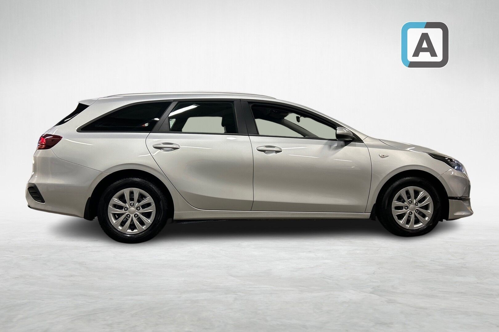 Kia Ceed iso kuva 6