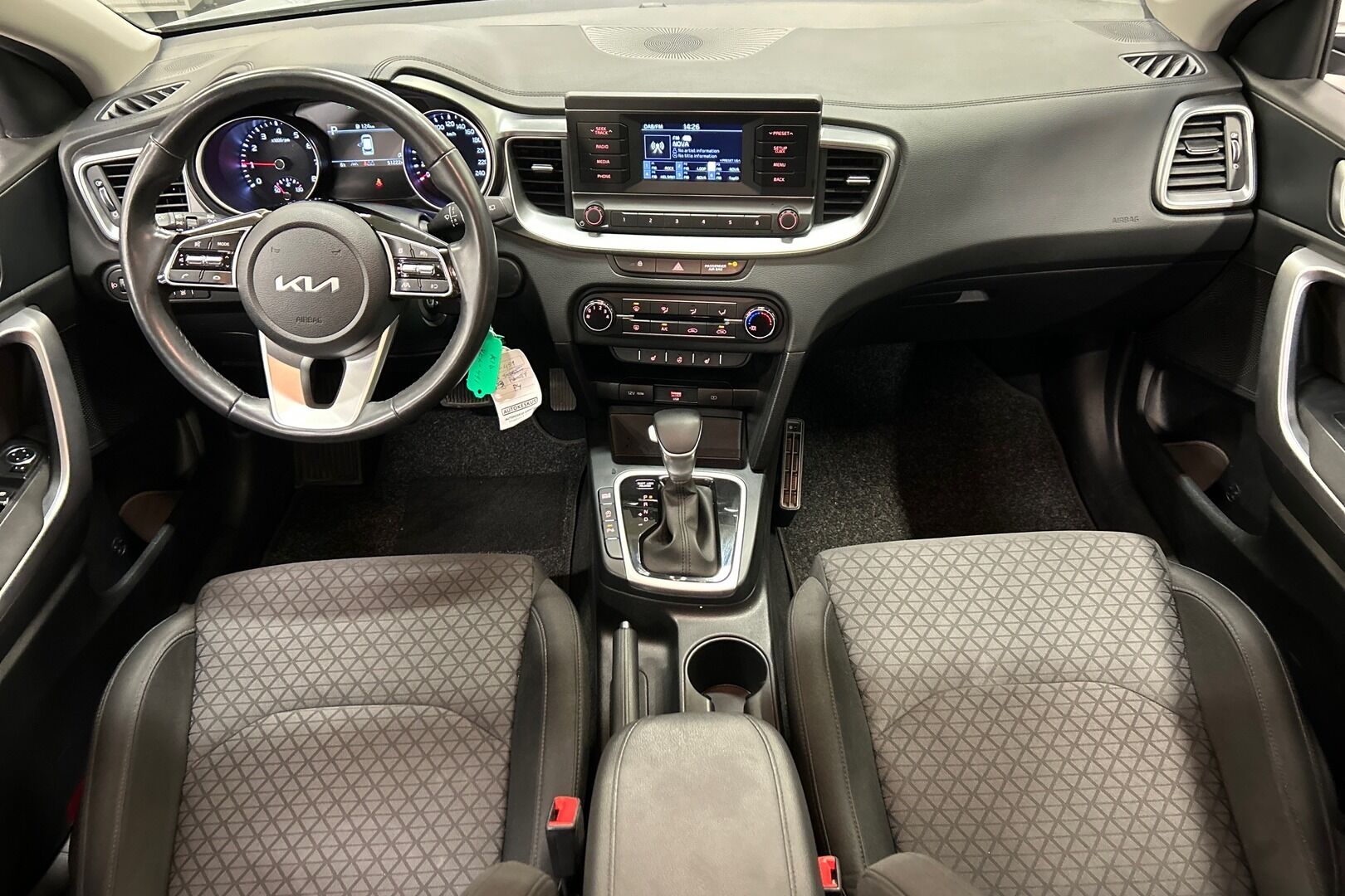Kia Ceed iso kuva 7