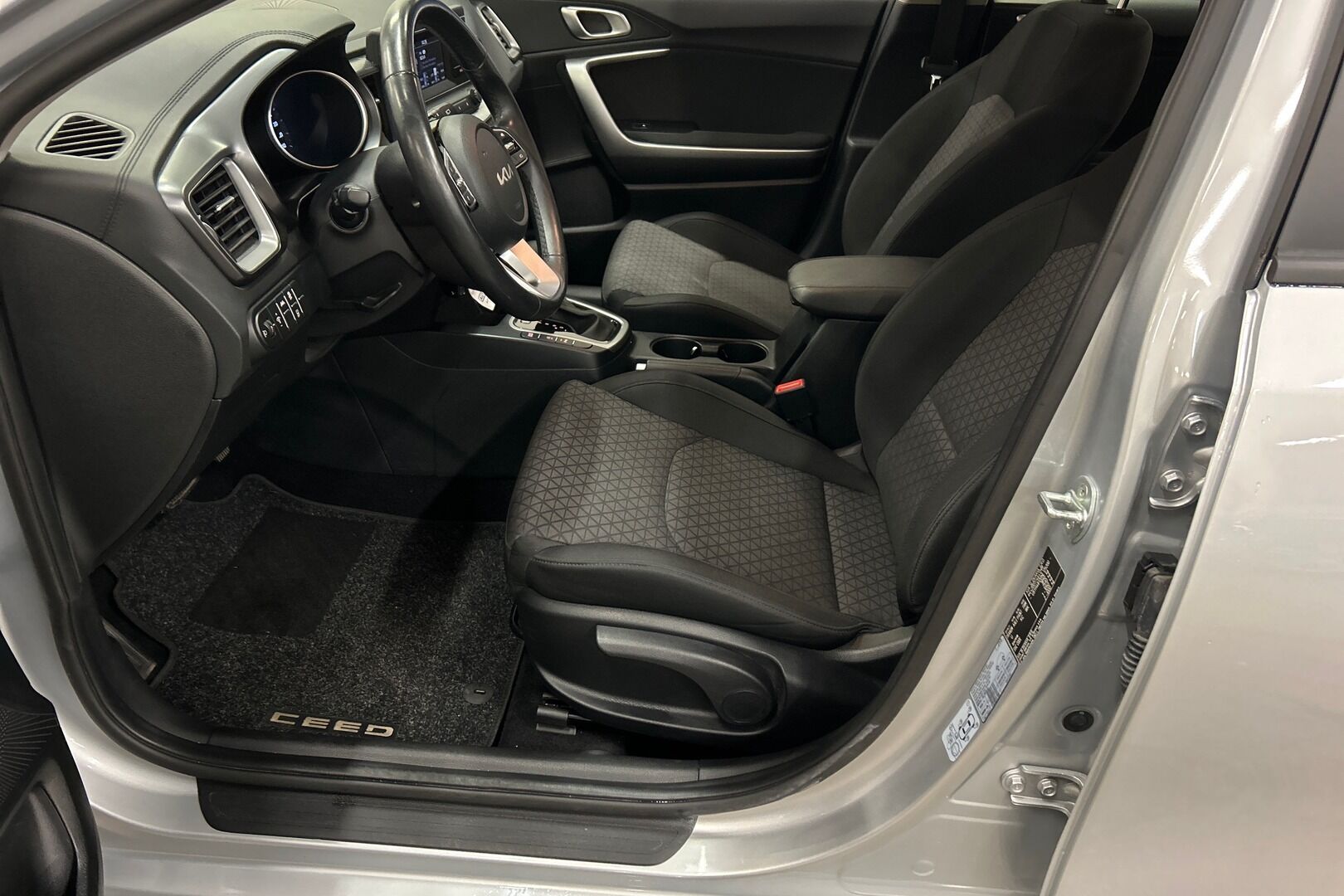 Kia Ceed iso kuva 8