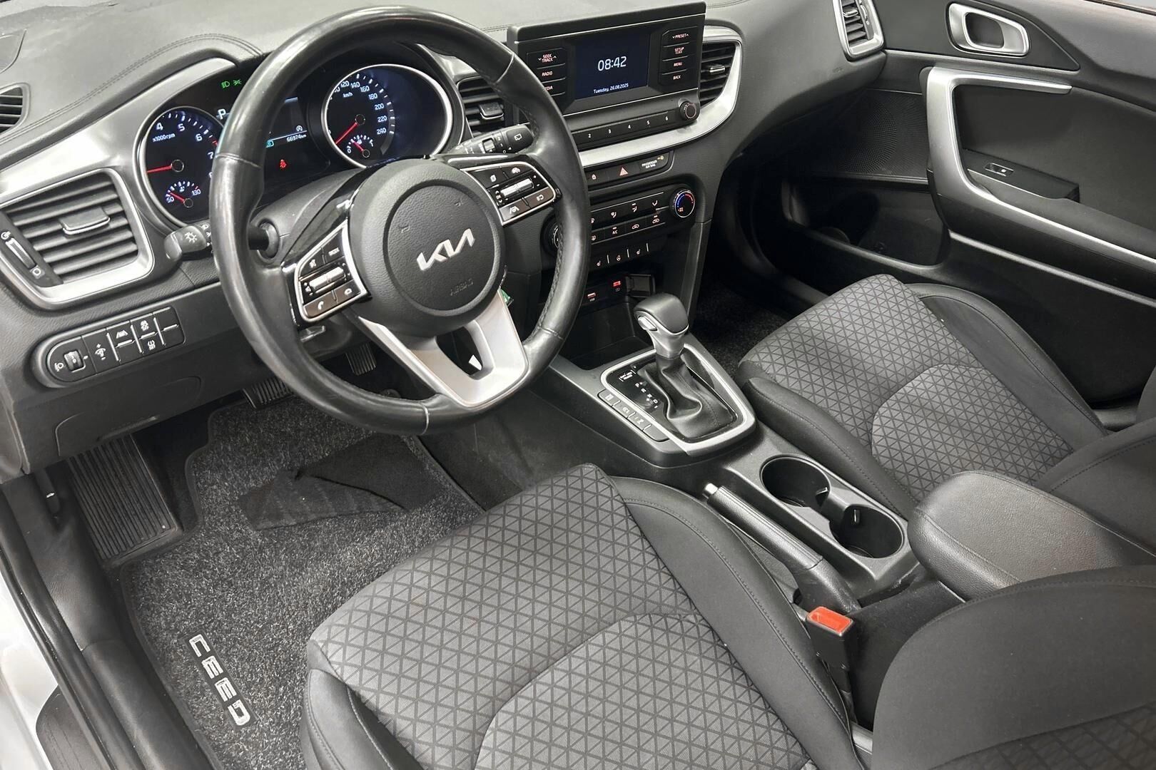 Kia Ceed iso kuva 9