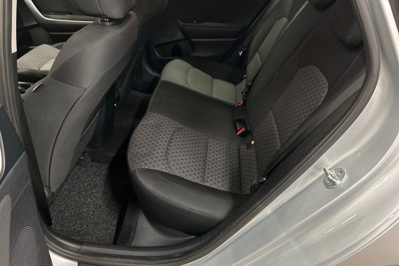 Kia Ceed iso kuva 9