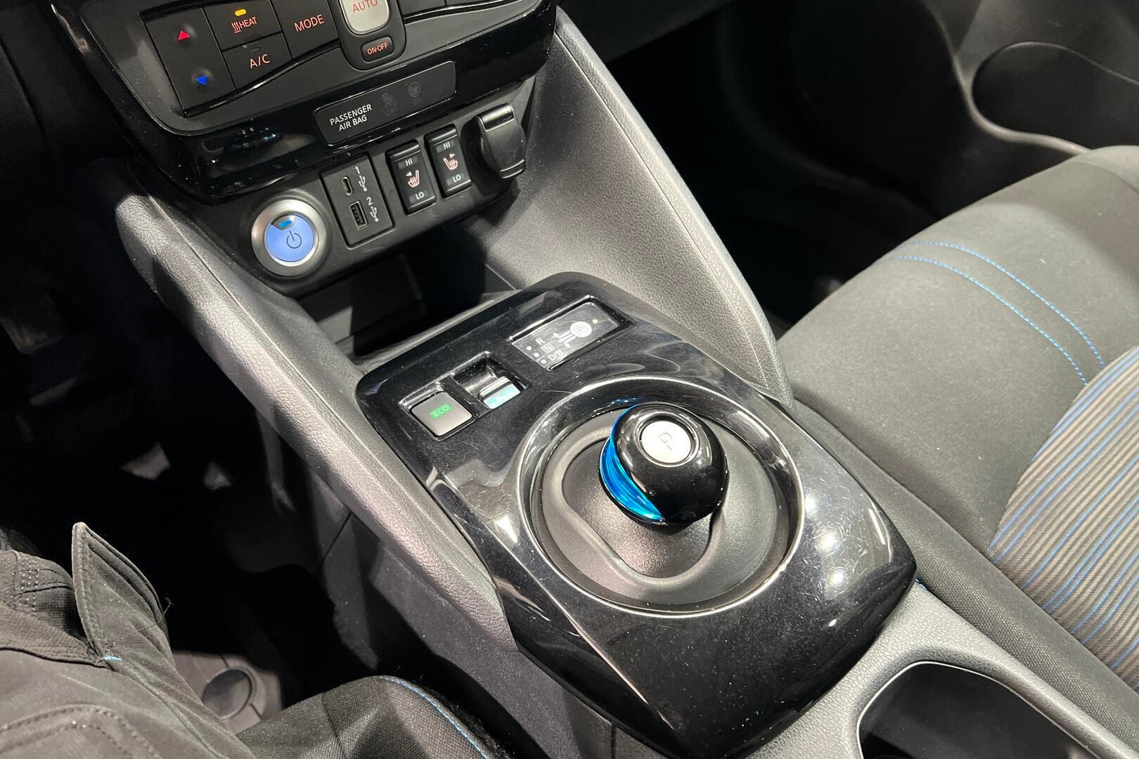 Nissan Leaf iso kuva 18