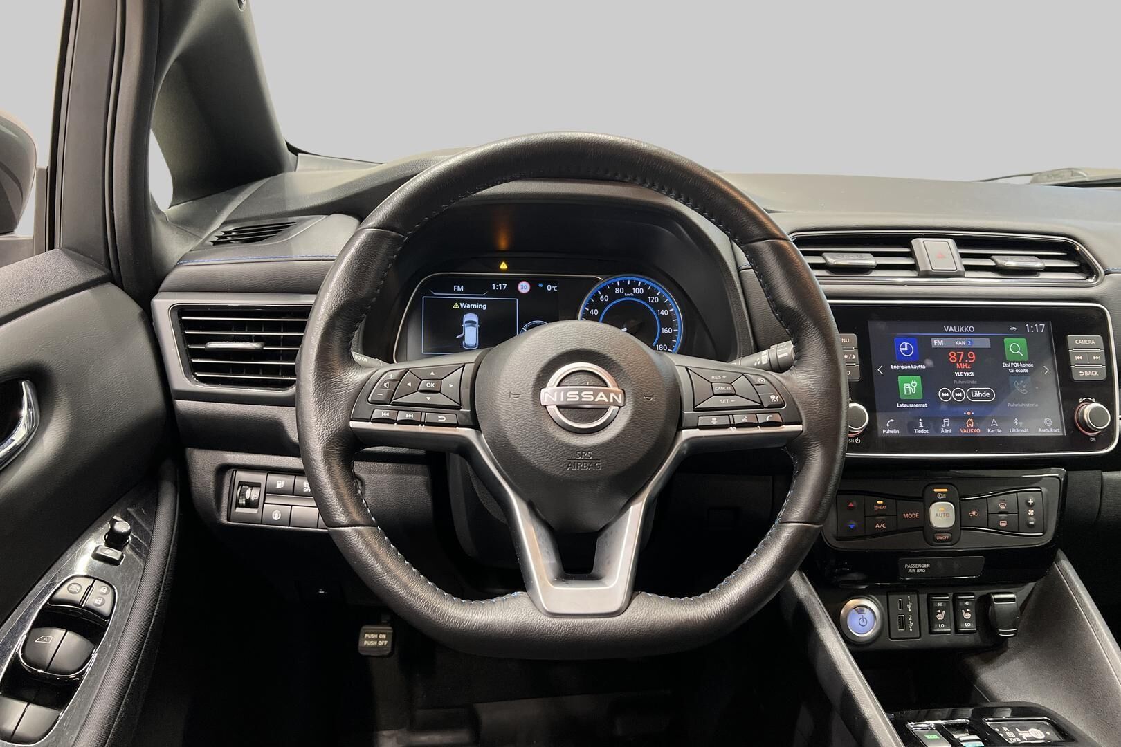 Nissan Leaf iso kuva 24