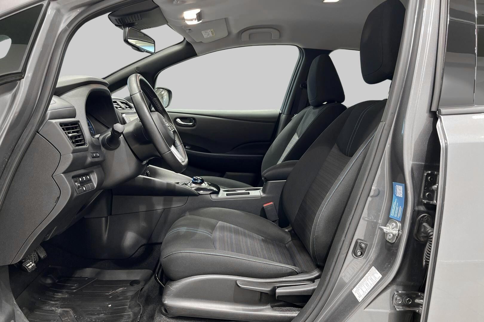 Nissan Leaf iso kuva 9