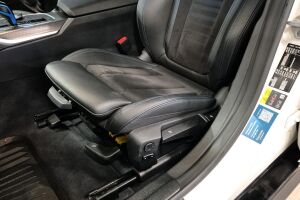 BMW i4 esikatselu 23