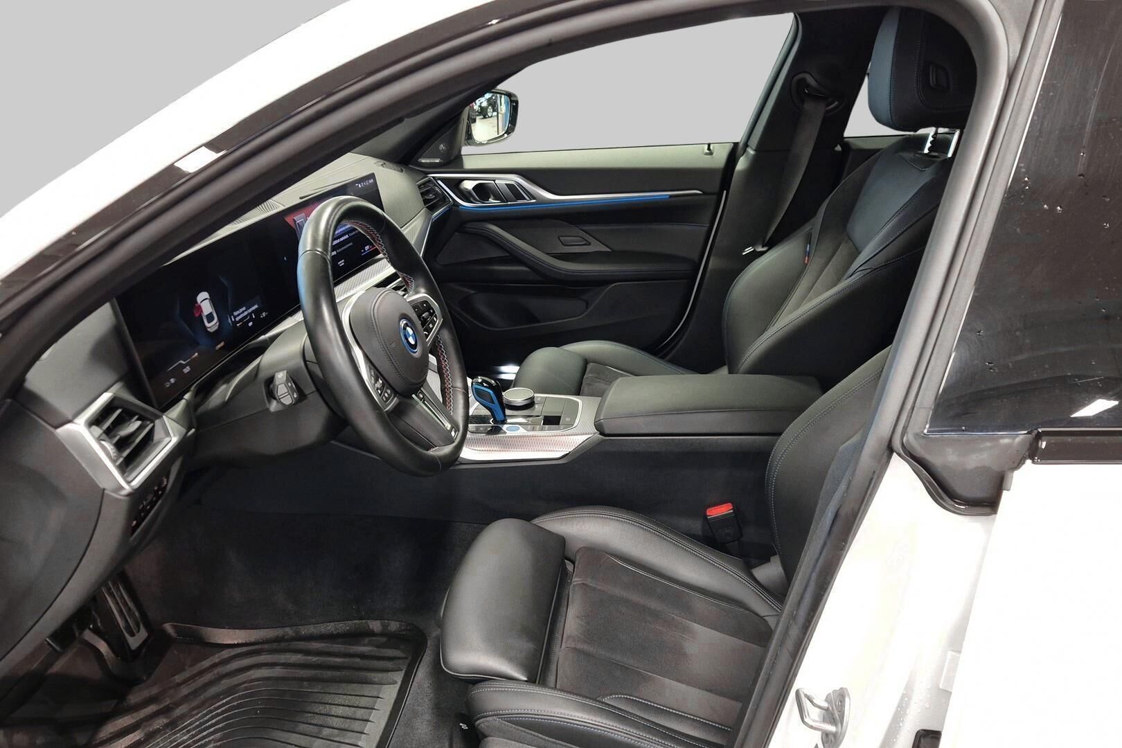 BMW i4 iso kuva 8