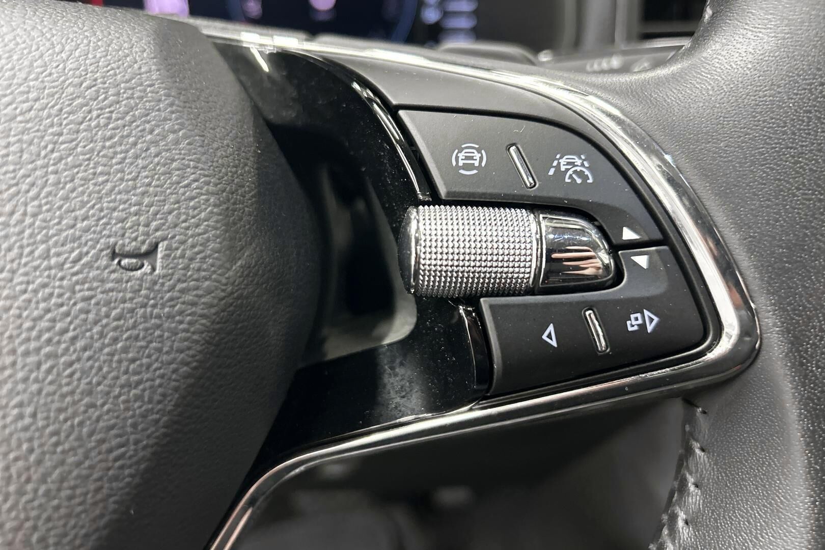 Skoda Karoq iso kuva 17