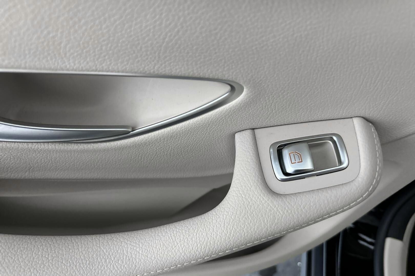 Mercedes-Benz GLC iso kuva 12