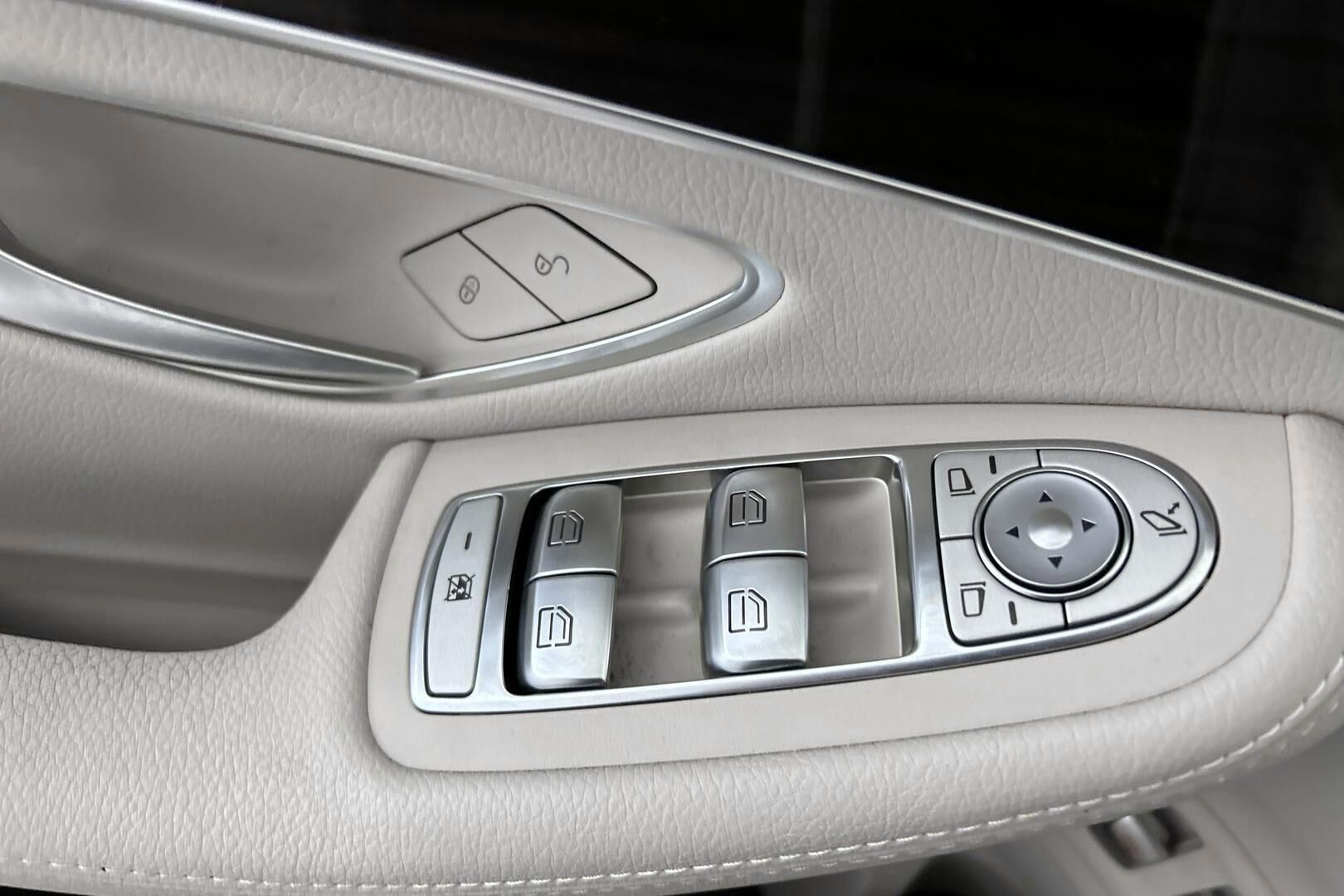 Mercedes-Benz GLC iso kuva 14