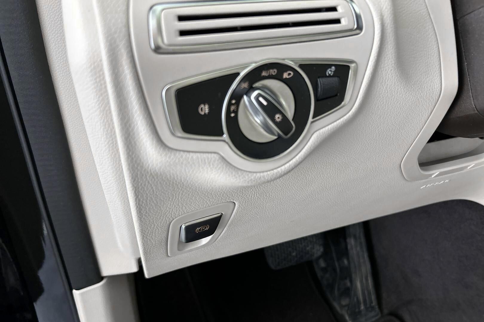 Mercedes-Benz GLC iso kuva 18