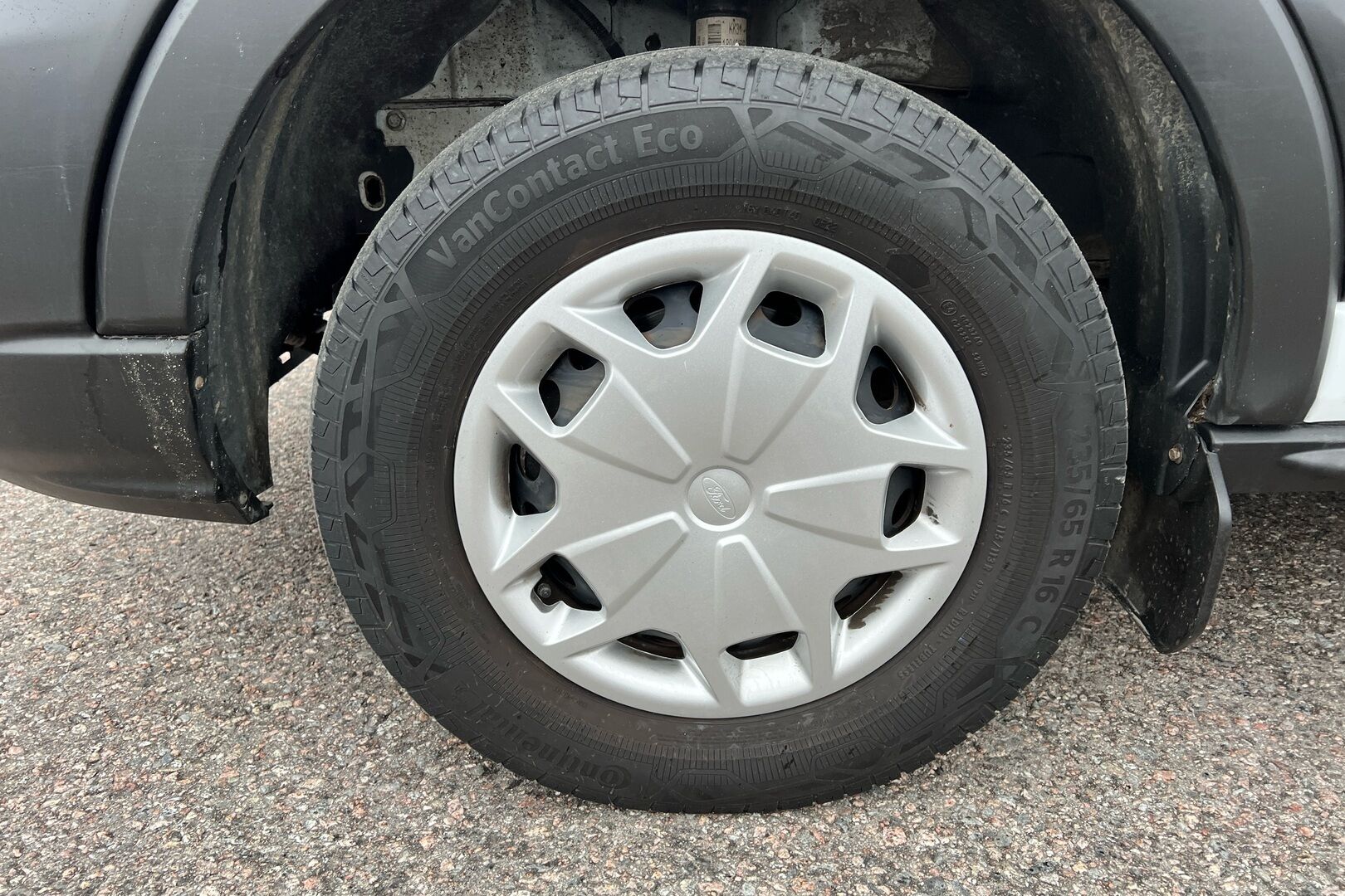 Ford Transit iso kuva 10