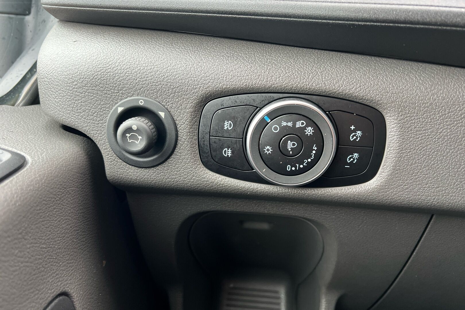 Ford Transit iso kuva 16