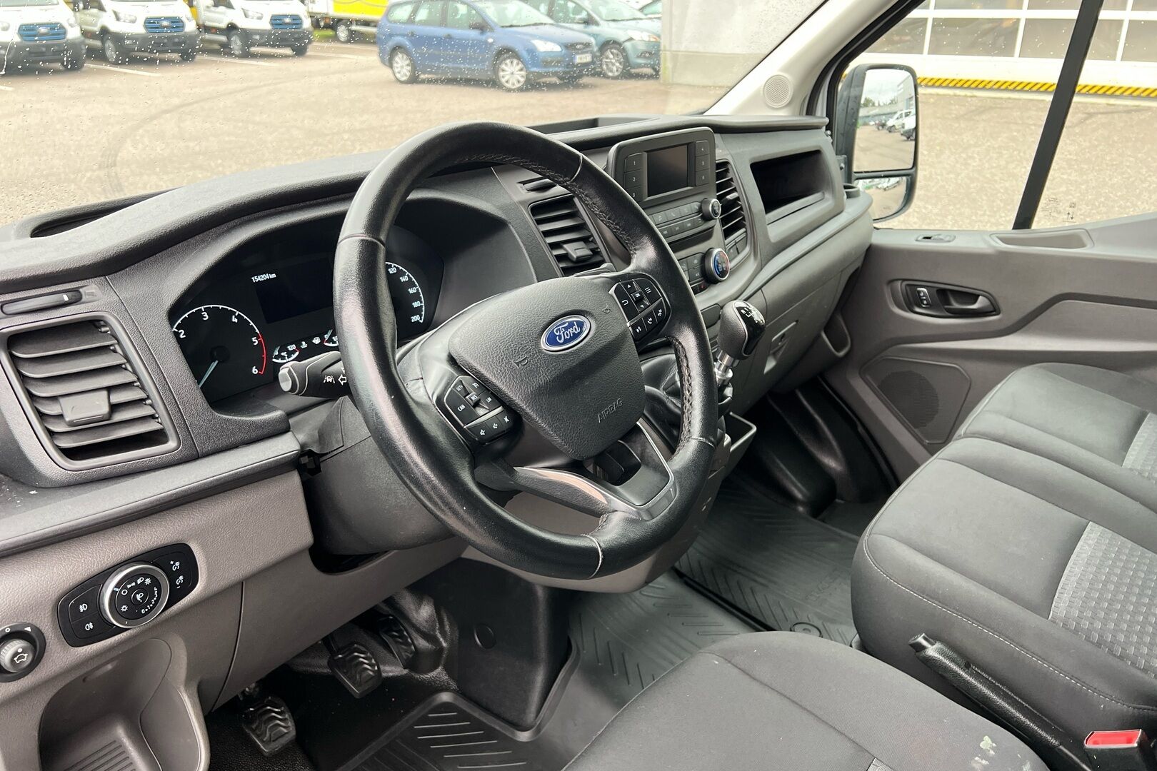 Ford Transit iso kuva 6
