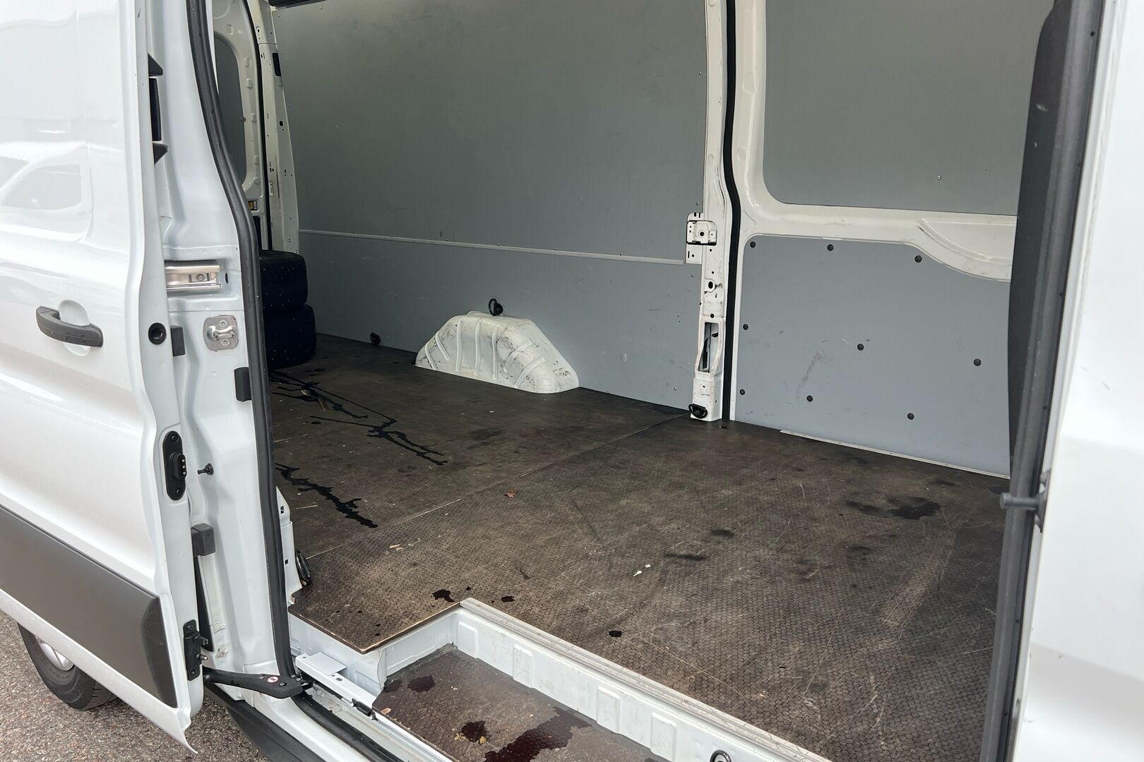 Ford Transit iso kuva 8