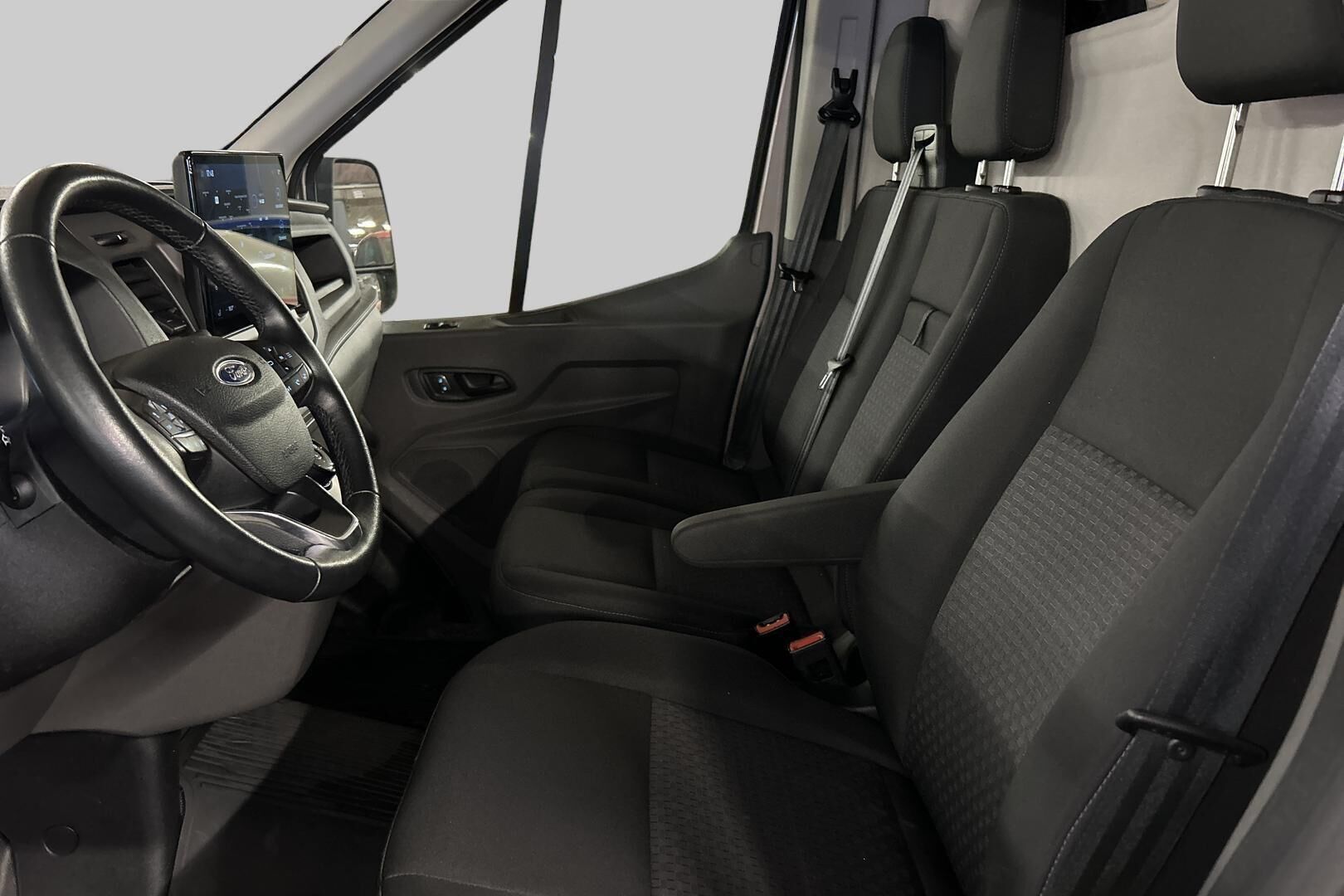 Ford Transit iso kuva 10