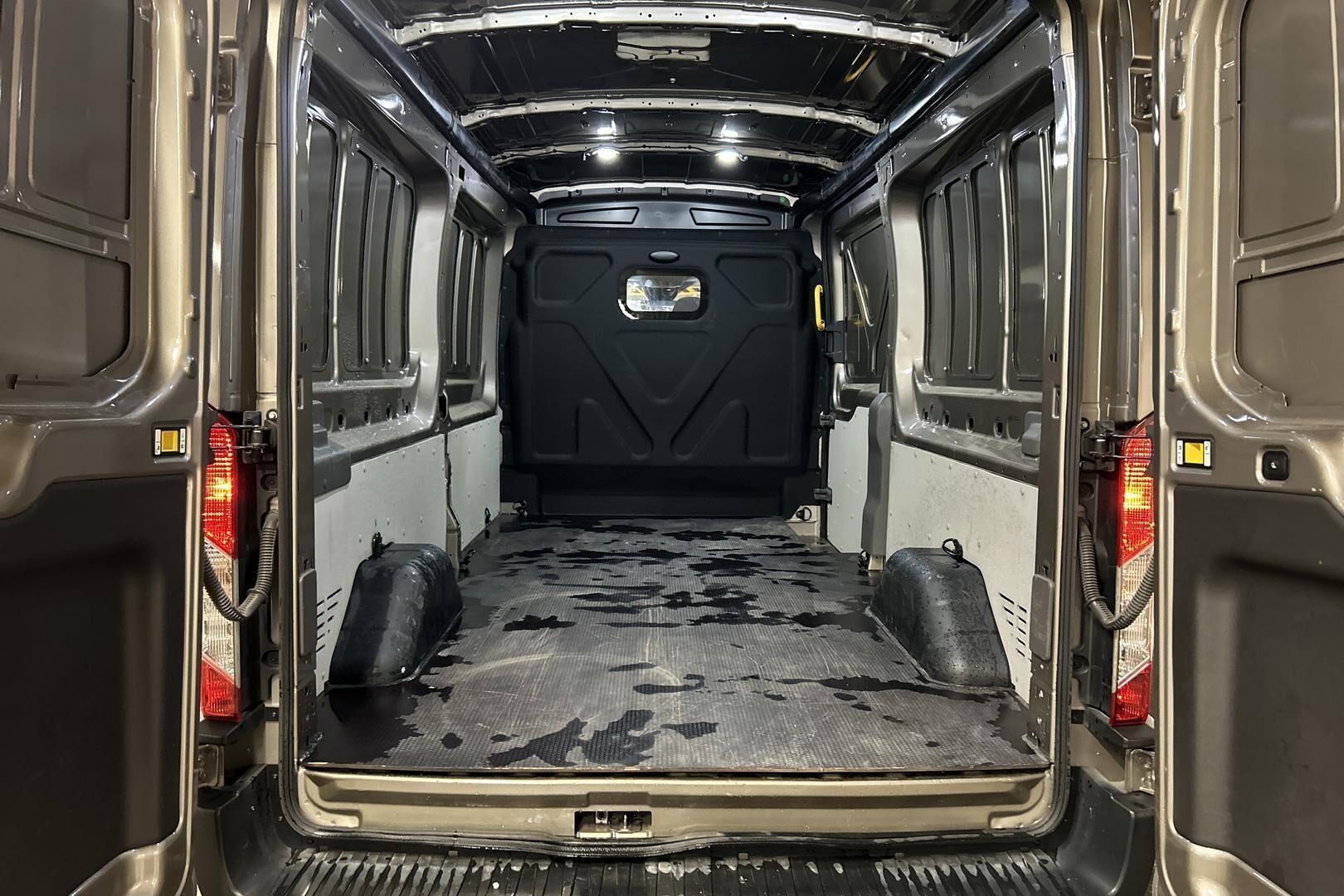 Ford Transit iso kuva 12