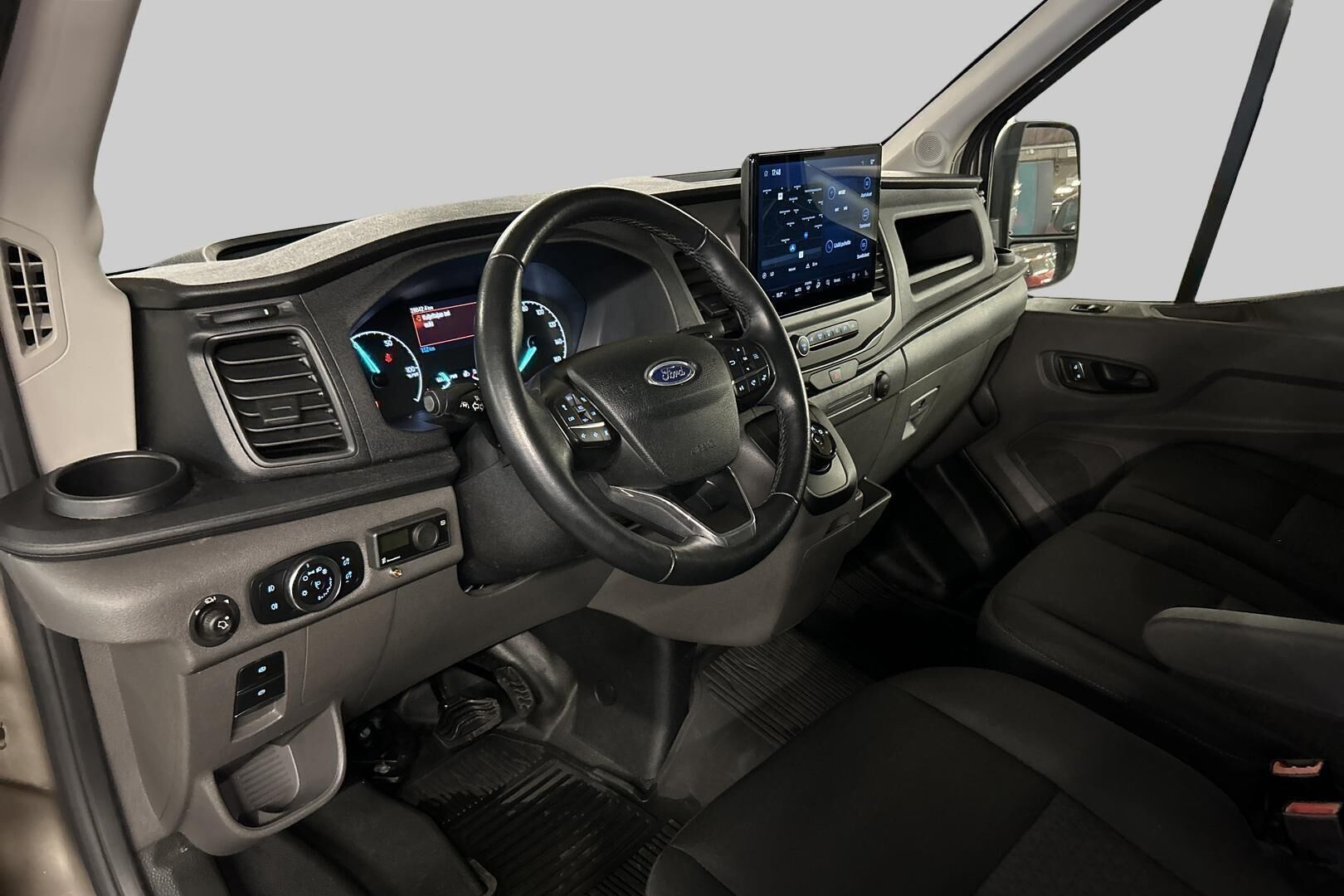 Ford Transit iso kuva 9