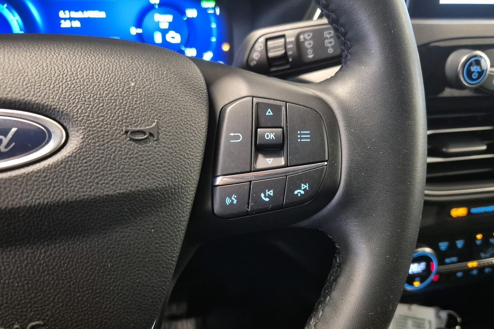 Ford Kuga iso kuva 18