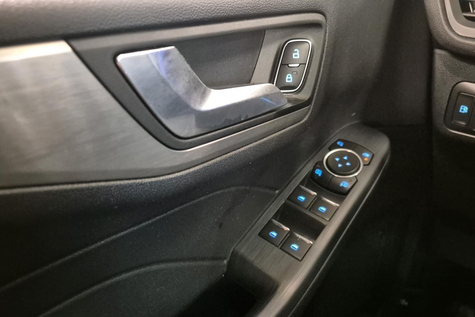 Ford Kuga iso kuva 25
