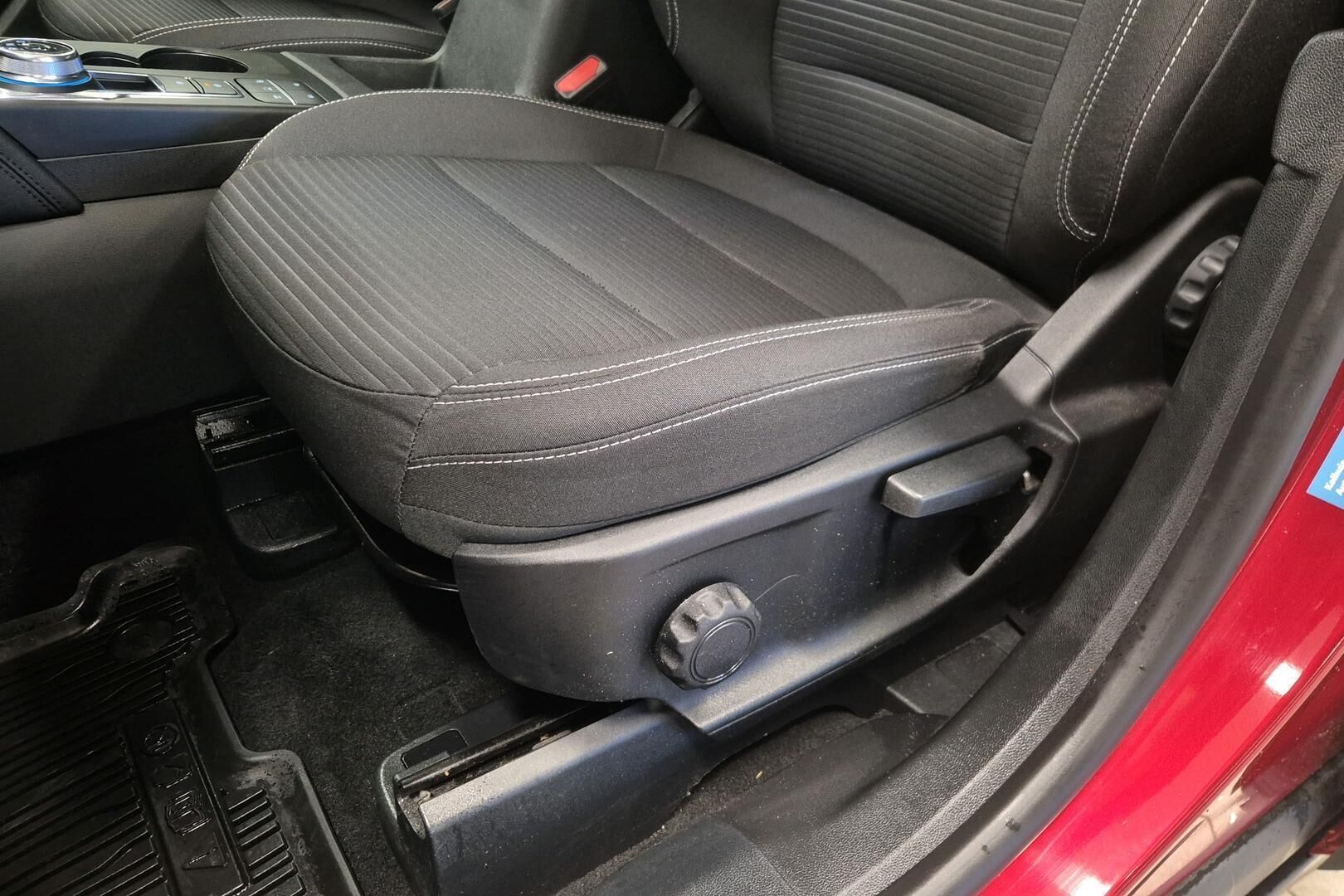 Ford Kuga iso kuva 21