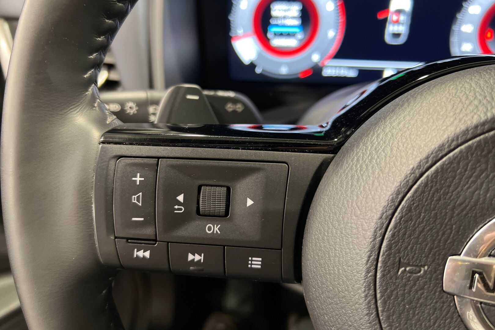 Nissan Qashqai iso kuva 10