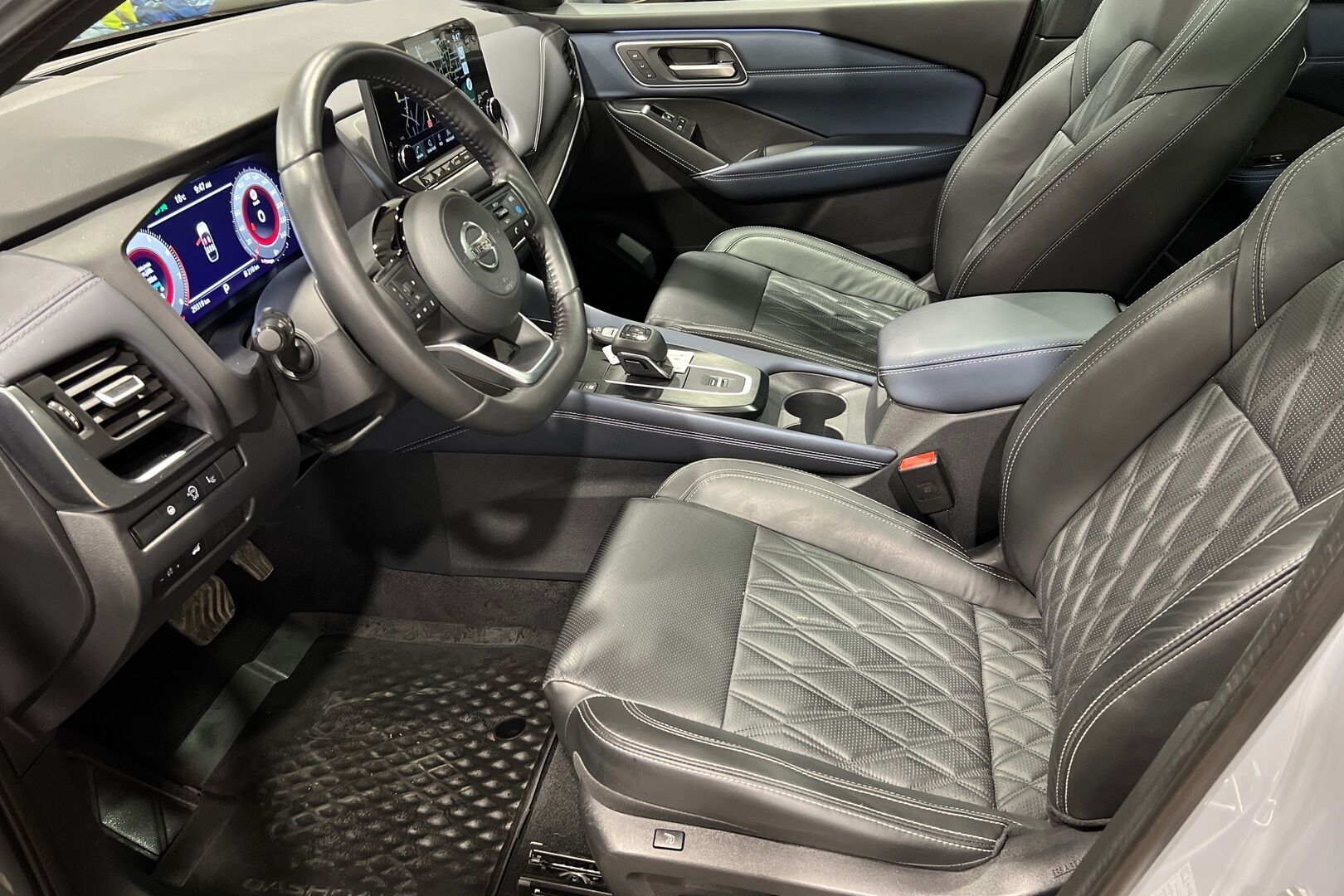 Nissan Qashqai iso kuva 8