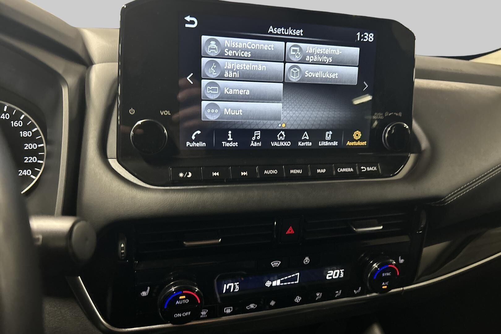 Nissan Qashqai iso kuva 17