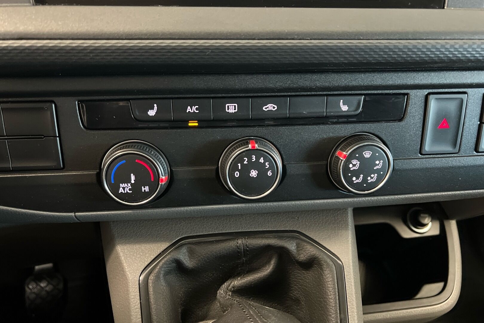 Volkswagen Transporter iso kuva 14