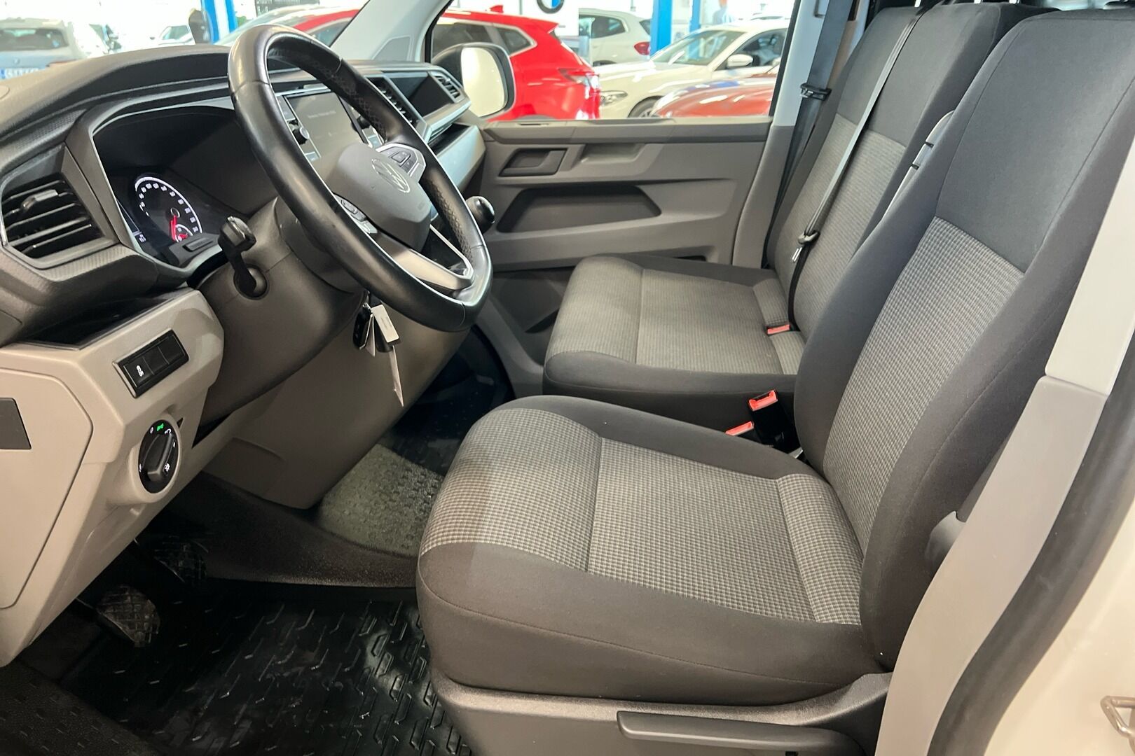 Volkswagen Transporter iso kuva 7