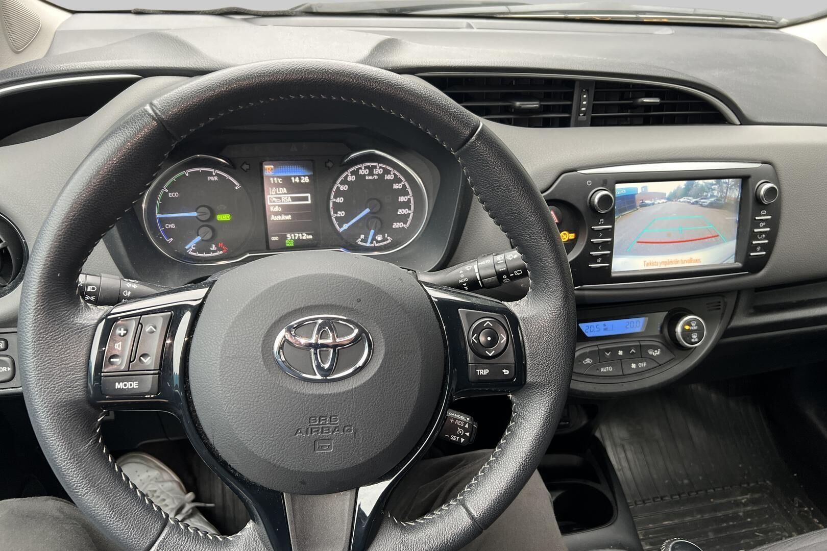 Toyota Yaris iso kuva 2