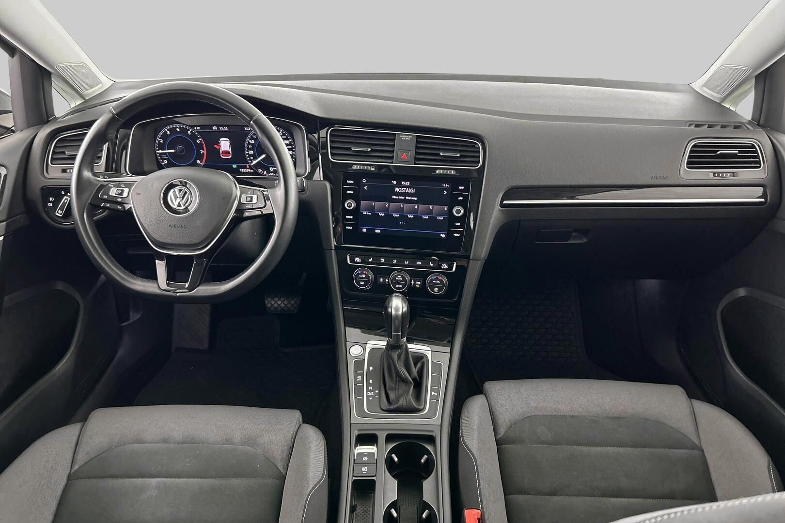 Volkswagen Golf iso kuva 11