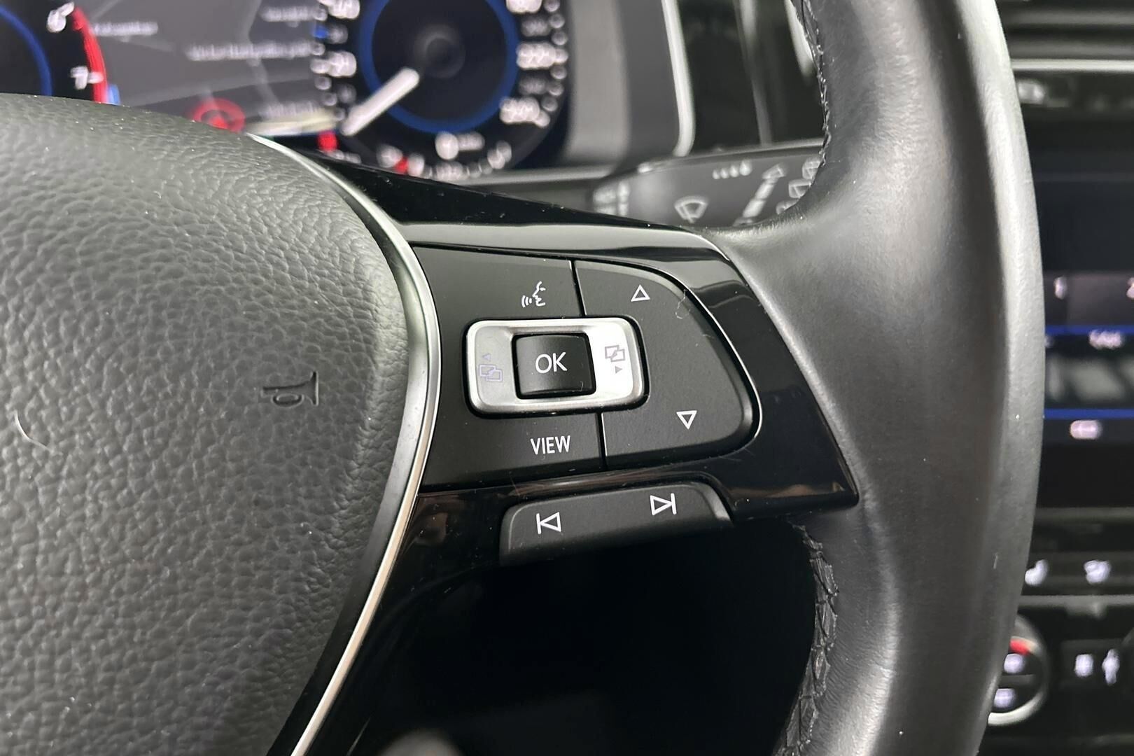Volkswagen Golf iso kuva 15