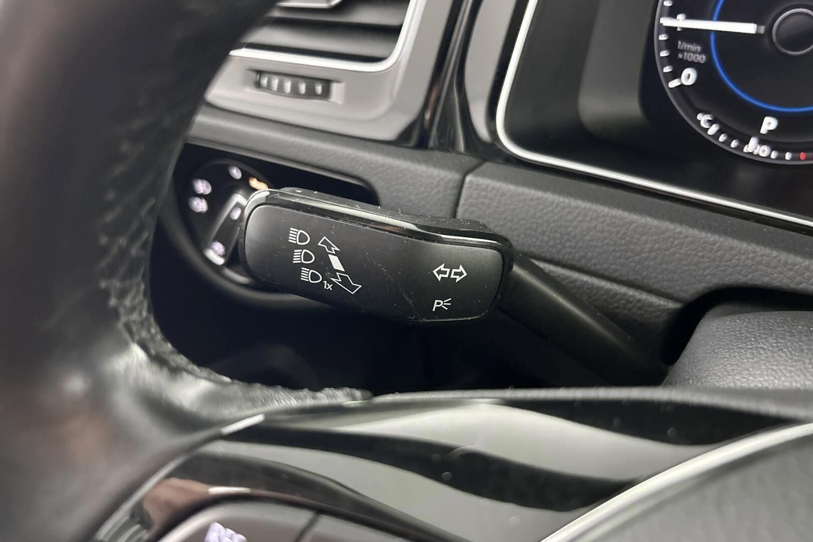 Volkswagen Golf iso kuva 18
