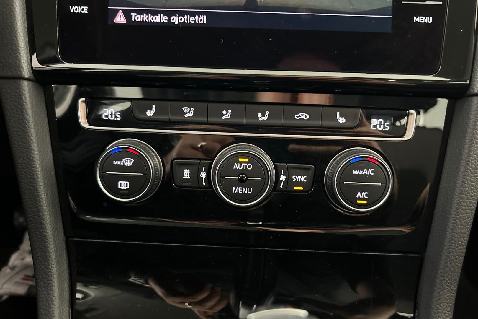 Volkswagen Golf iso kuva 29