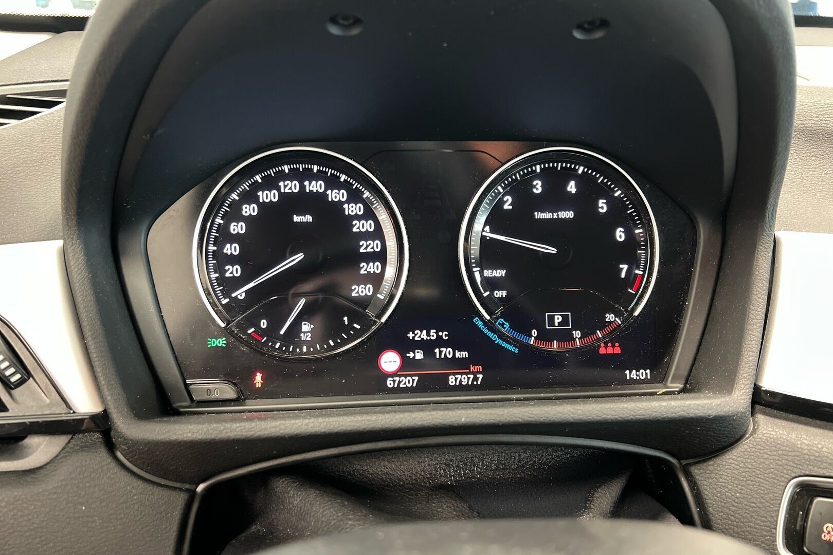 BMW X1 iso kuva 11
