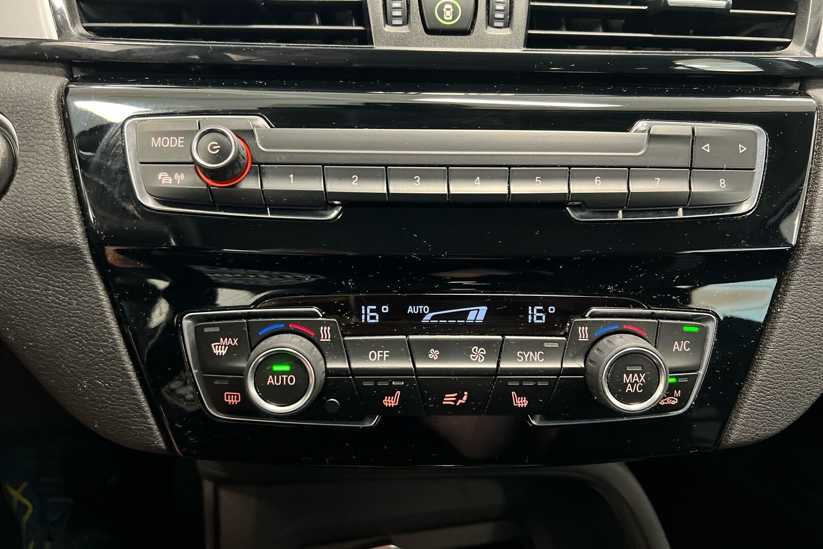 BMW X1 iso kuva 13